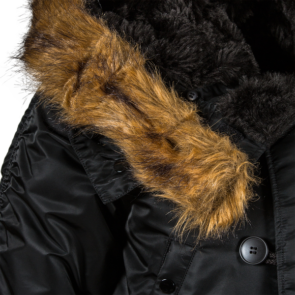 Изображение: Чёрная Slim Fit N-3B Parka теперь с новым мехом на капюшоне